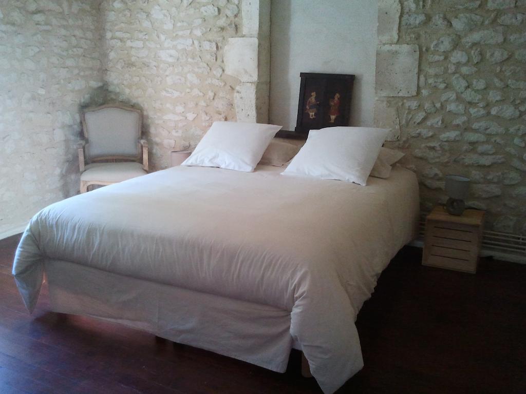 Chambres D'Hotes La Grange Au Bois Champagne-et-Fontaine Værelse billede